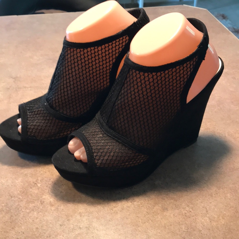 Size 9 Sbicca wedge platforms black